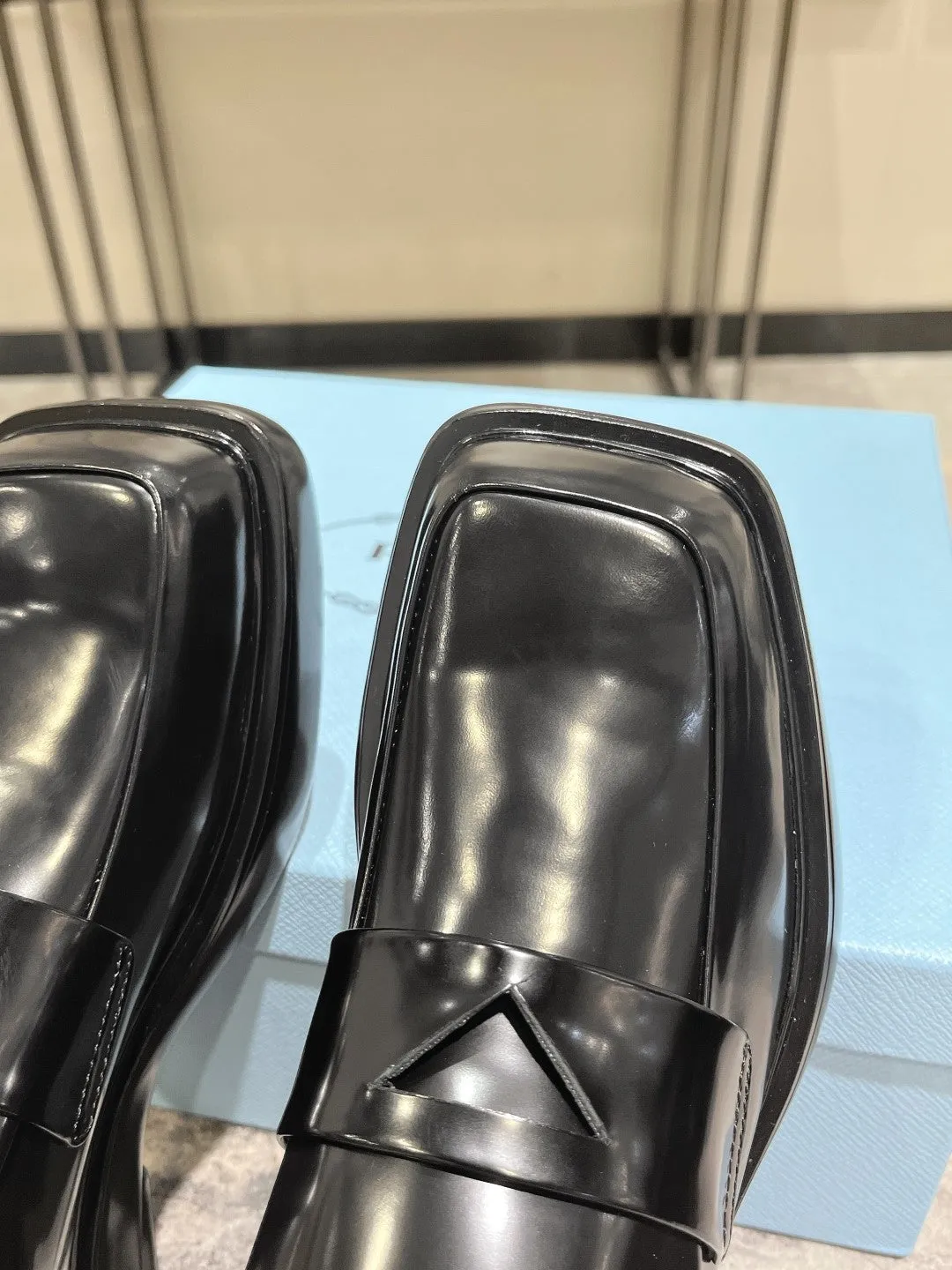 PRA SQUARE HEAD LOAFERS JET-BLACK CALFSKIN